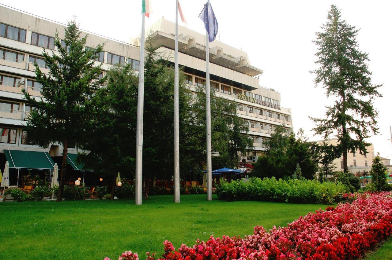 Хотел Казанлък Exterior photo